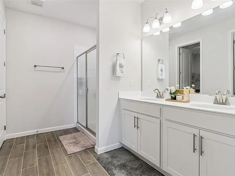 654 Heritage Square Dr — Photo 20