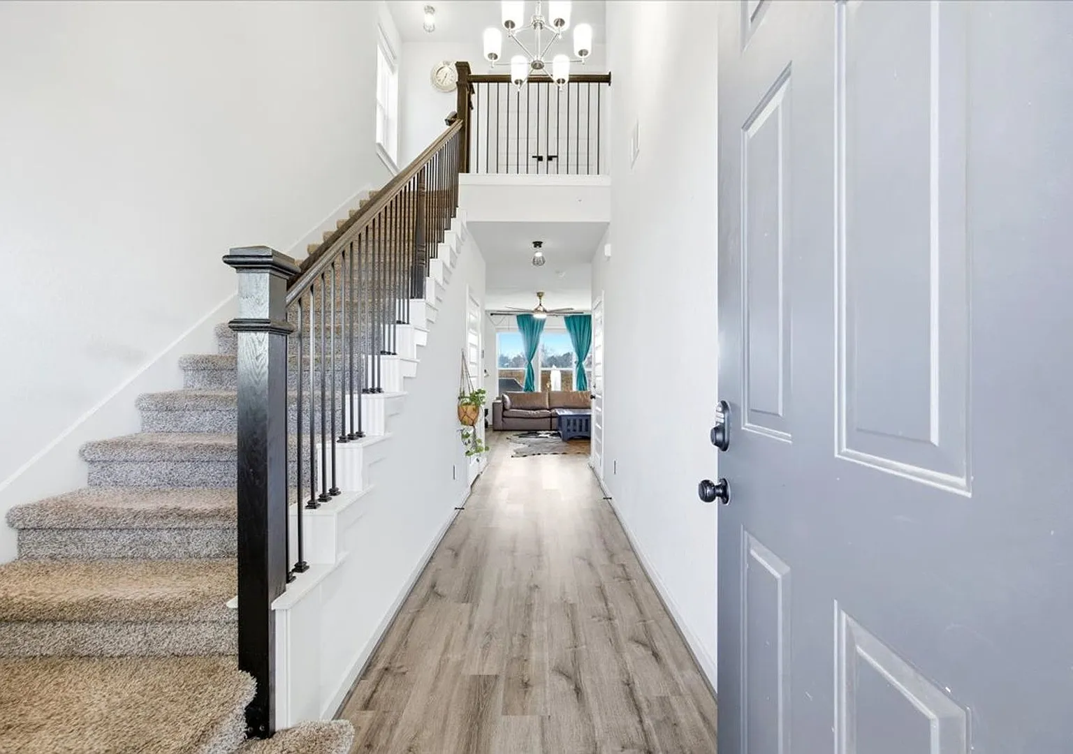 Inviting 3BR/2.5BA in NEISD | Spacious Open Floor Plan — Photo 4