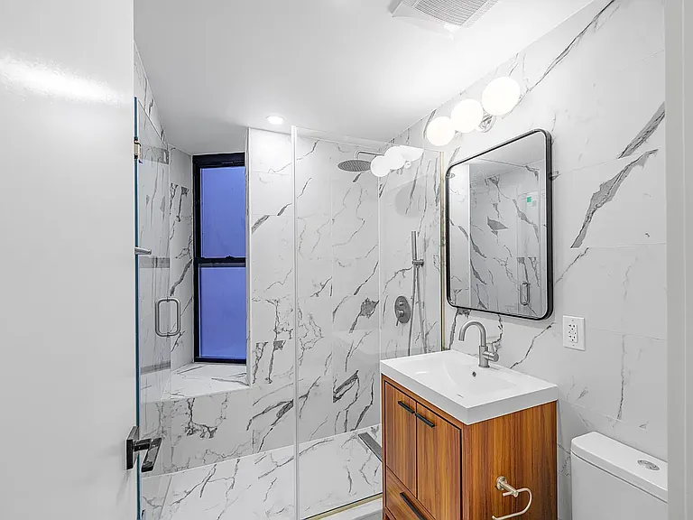 82-86 W Washington Pl #2D — Photo 12