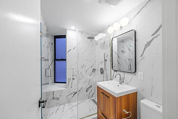 Bathroom, photo 1