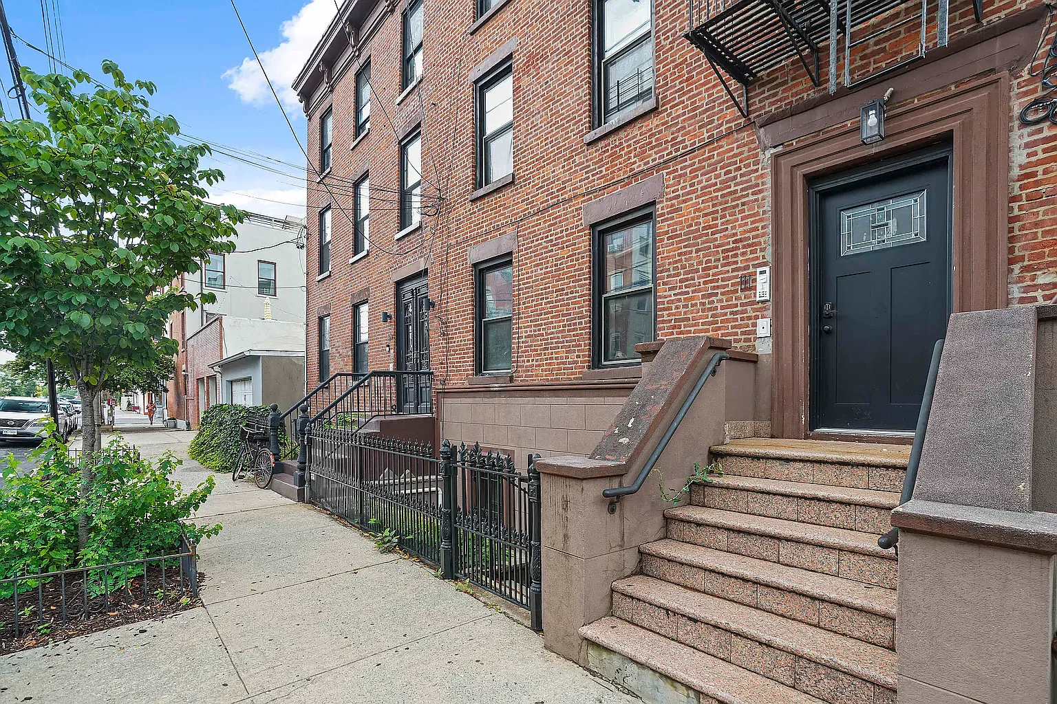 111 Wolcott Street — Photo 1