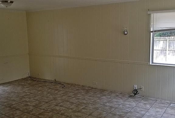 4th image of 1716 W Persimmon St APT A