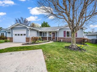 220 Dartcrest Dr, Hendersonville, NC 28792