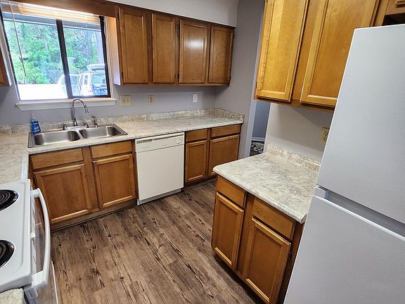 3rd image of 1327 Green Acres Blvd
