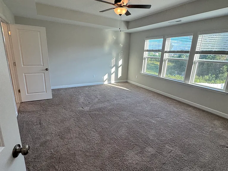 375 Beverly Pl — Photo 16