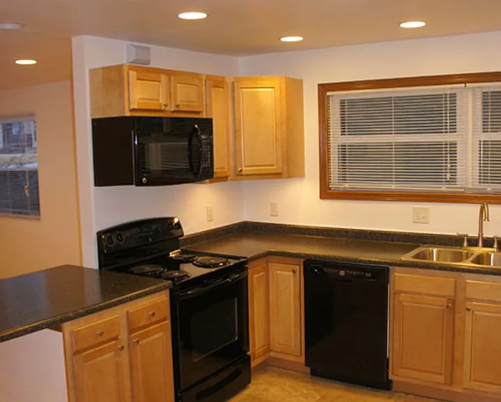505 Midvale Ave — Photo 3