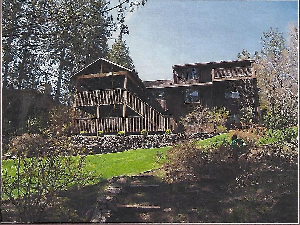 Main floor covered deck with daylight basement in-law/teenager set-up for separation/privacy.