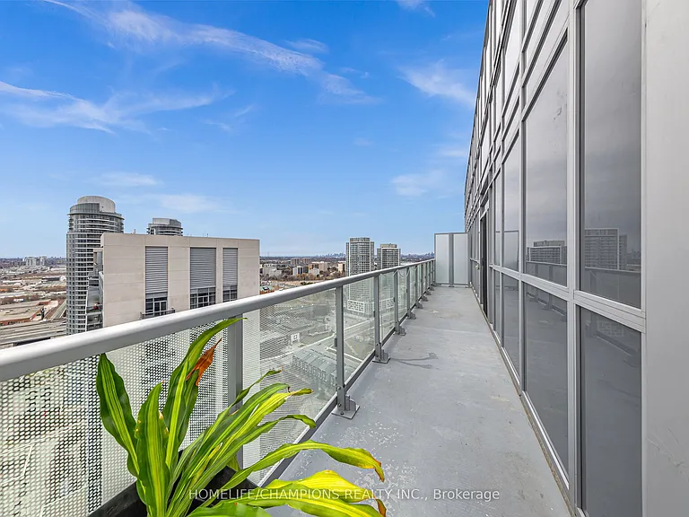 225 Village Green Sq #Penthouse 08 — Photo 19