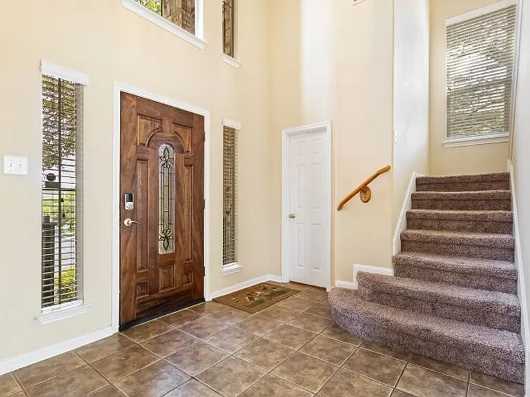8506 Raton Way — Photo 4