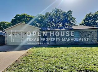 4803 Crestmont Ct, Arlington, TX 76017