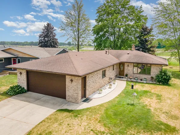331 Island Dr, Beaverton, MI 48612