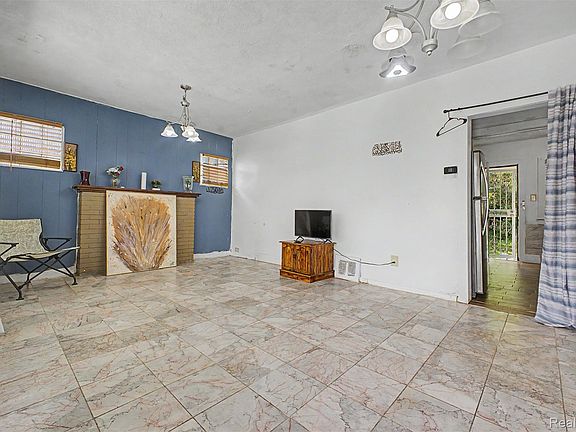 5th image of 6539 Greenview Ave