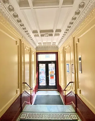 Rented by Compass | media 18