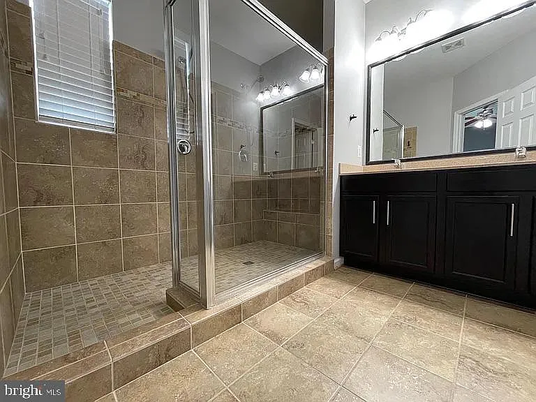 4 bed, 3.5 bath, 2903 sqft, $2,650 — Photo 2