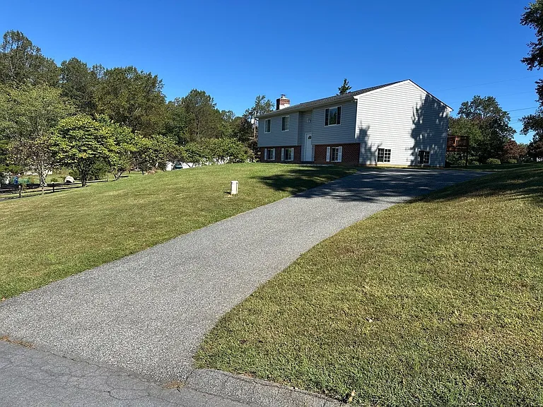 3905 Eaton Dr — Photo 3