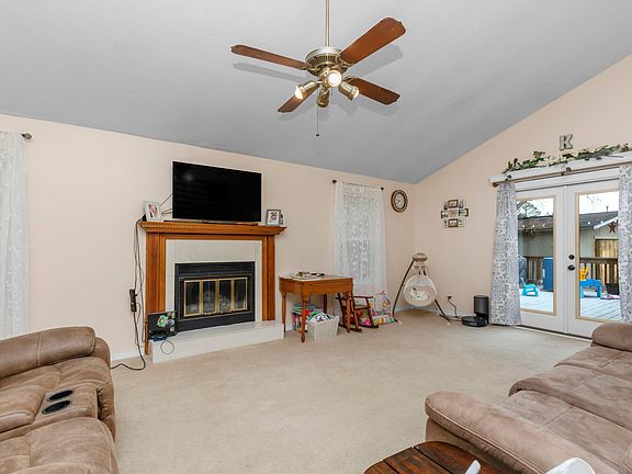 3rd image of 231 Seville Cir