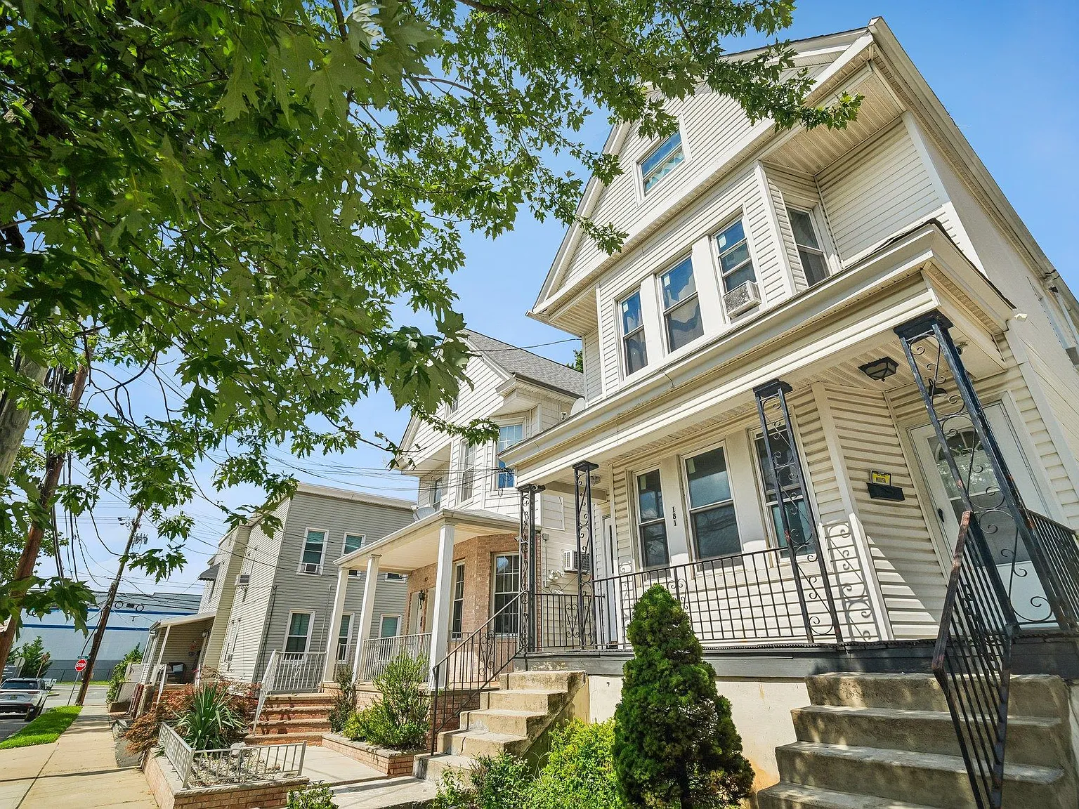 3 bed, 1.0 bath, $2,600 — Photo 2