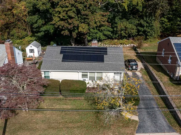 21 Westridge Road, New London, CT 06320