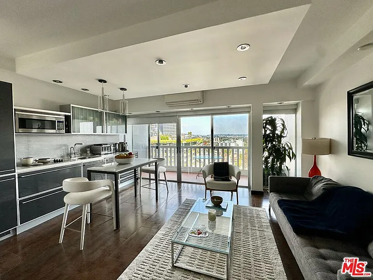 999 N Doheny Dr #1207 — Photo 17