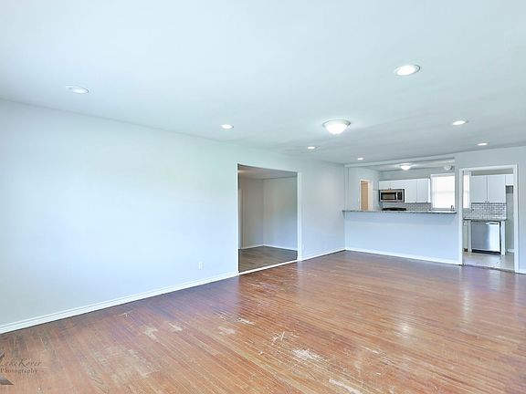 3rd image of 934 S Pioneer Dr
