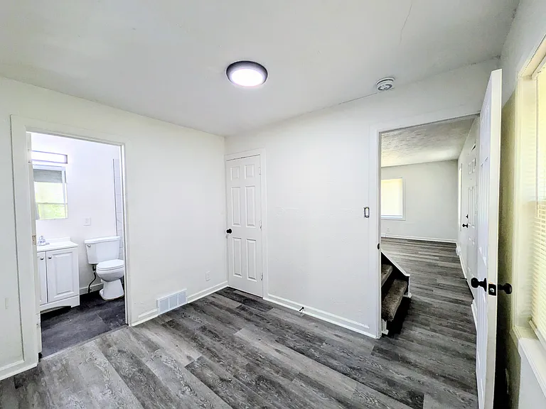 822 8th Ave #4 — Photo 8