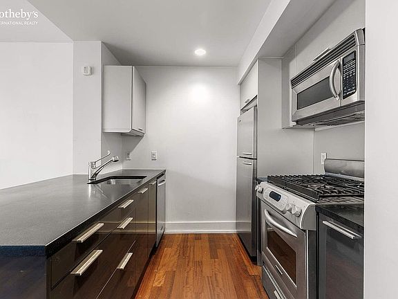 3rd image of 350 W 42nd St APT 10M