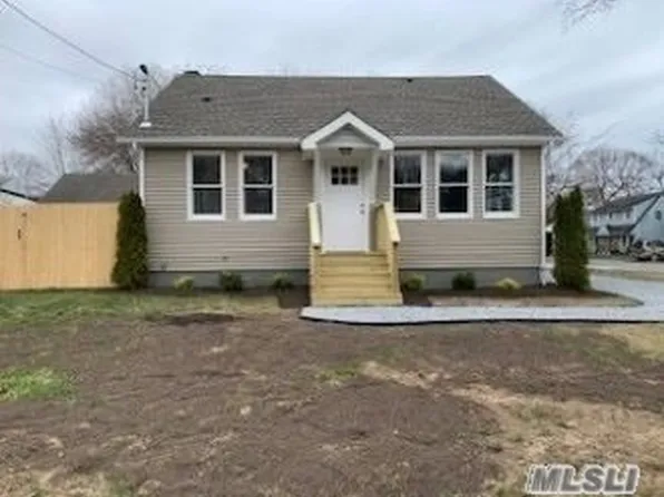3 Ocean Ave, Mastic, NY 11950