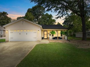 225 Snow St, Greer, SC 29651