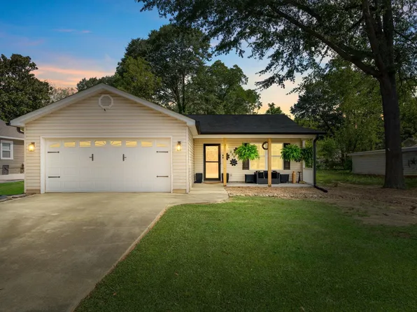 225 Snow St, Greer, SC 29651