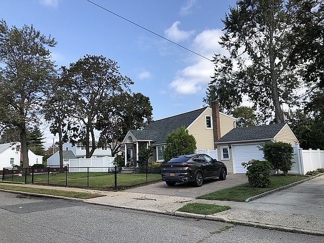 1st image of 1008 Woodcliff Dr