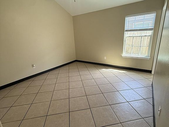 5th image of 212 S Kossuth St #B