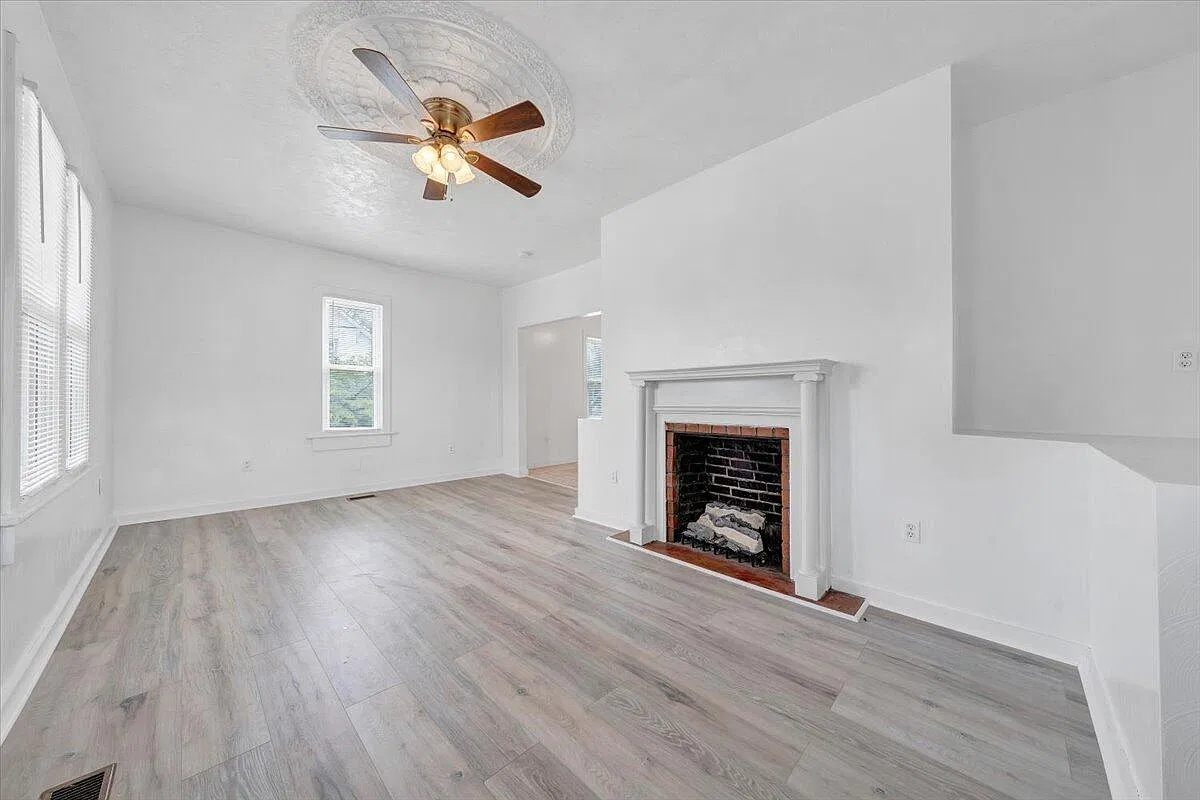 3 bed, 1.5 bath, 1326 sqft, $1,500 — Photo 2