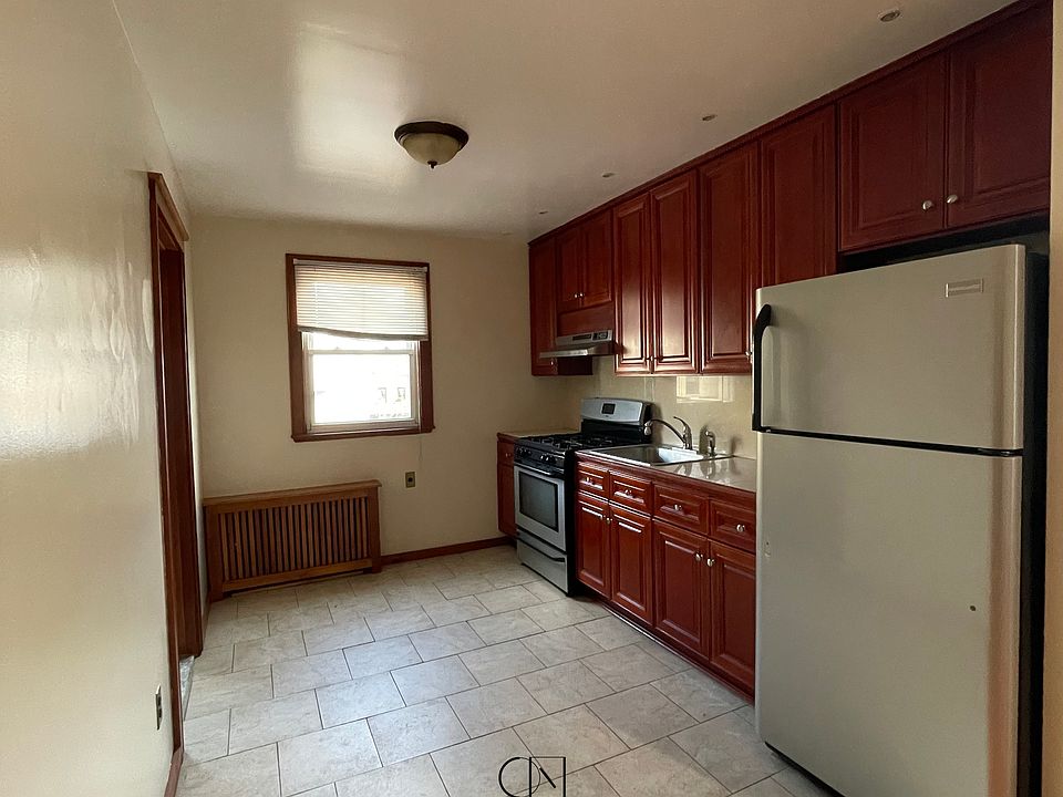 1st image of 18-09 26th Ave #2