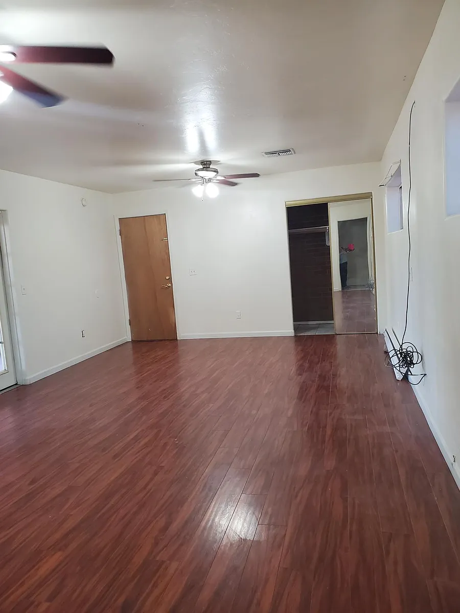 Studio efficiency or private business office - 613 N Benton Ave