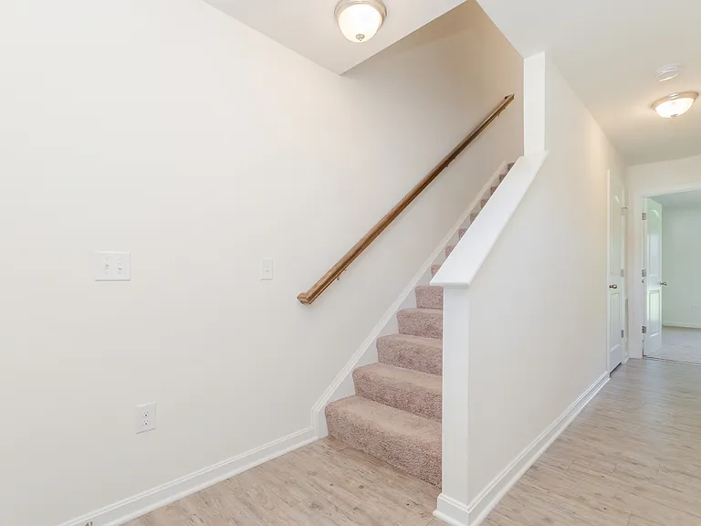 172 Drexel Ct — Photo 7