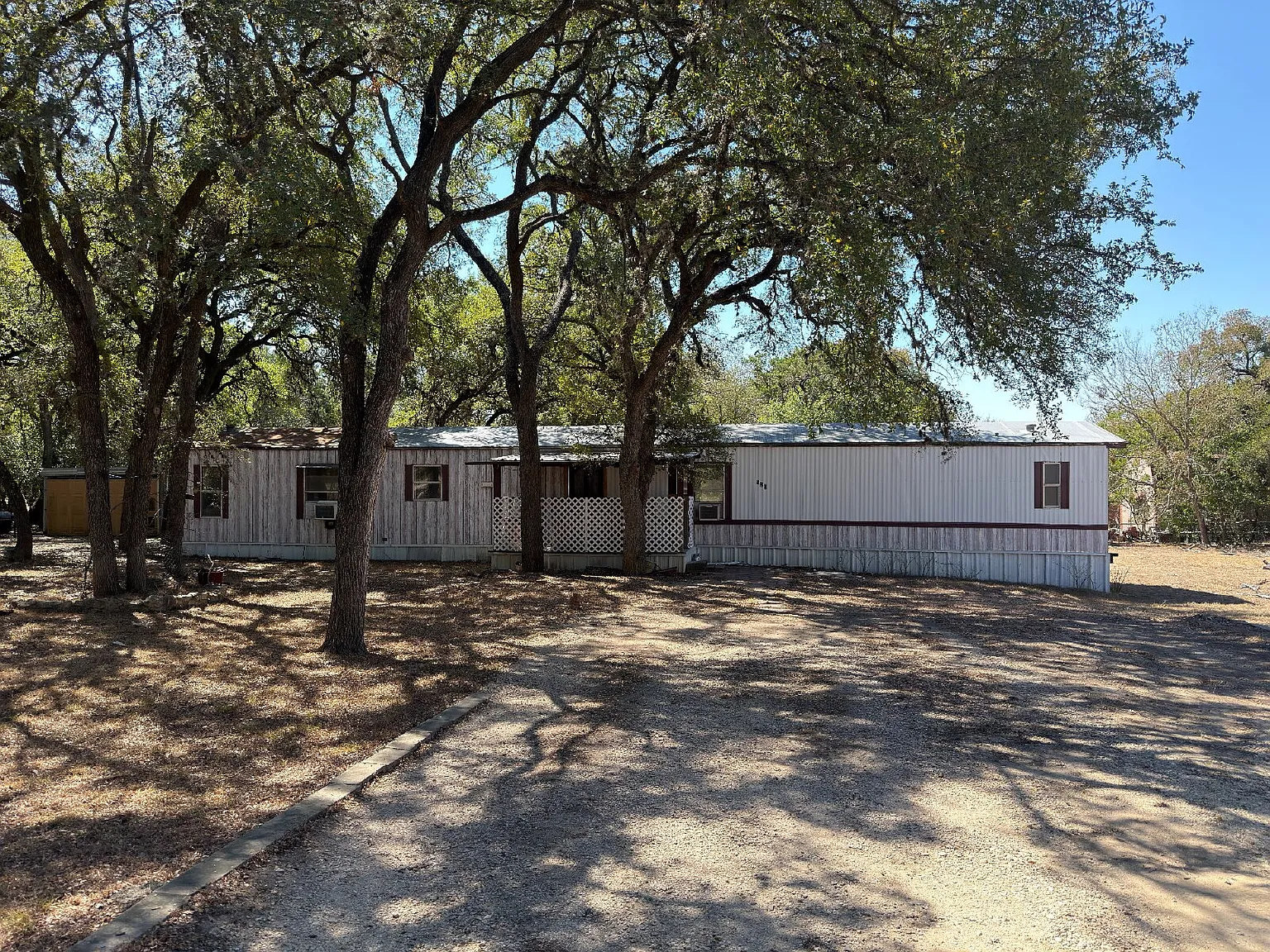 3 bed, 2.0 bath, 1067 sqft, $1,045 — Photo 1