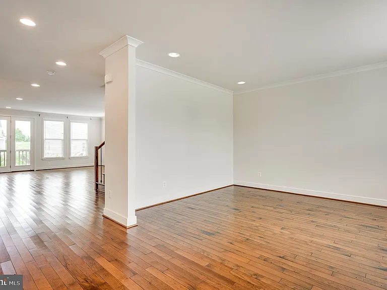 1118 Akan St SE — Photo 4