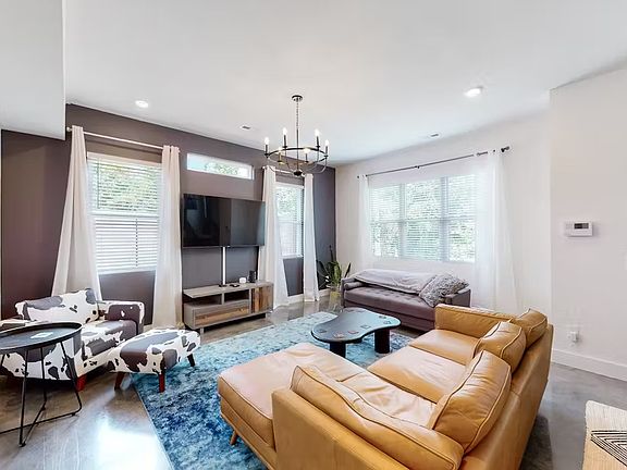2nd image of 2609 Alameda St