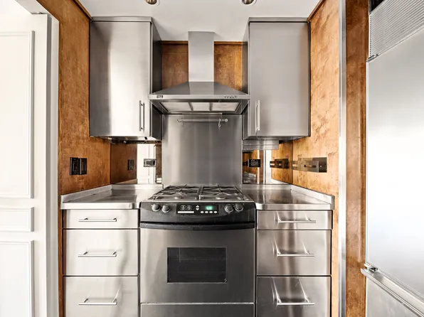 40 East 61st Street image 7 of 18