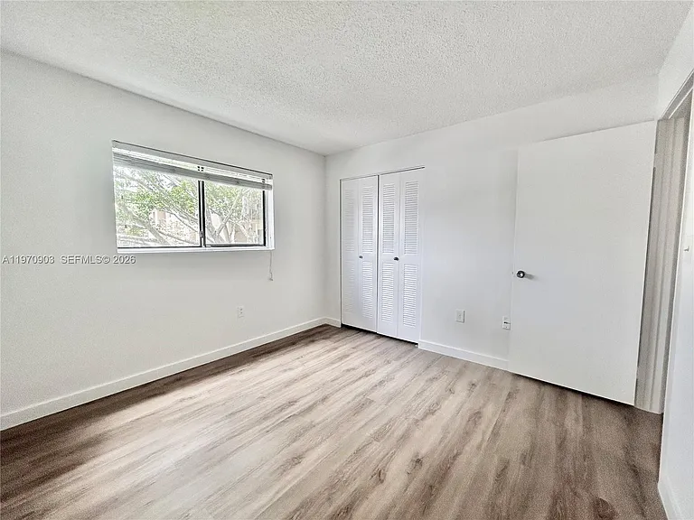 400 Palm Cir W #201 — Photo 16
