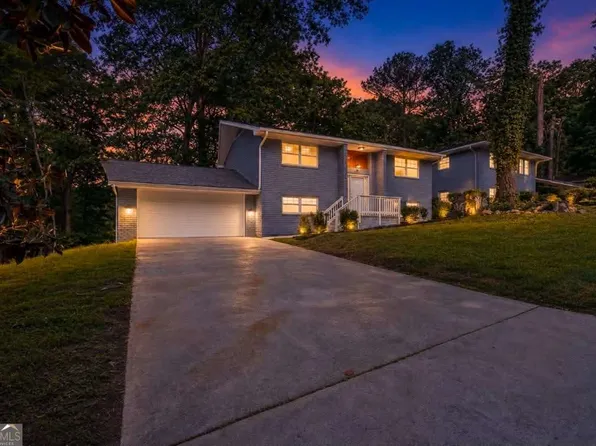 495 Larchmont Cir NW, Atlanta, GA 30318