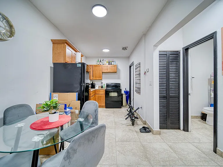 417 NE 26th St #5 — Photo 9