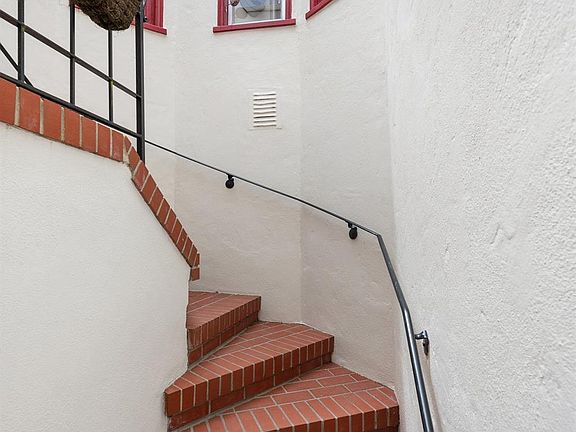 3rd image of 76 Gaviota Way