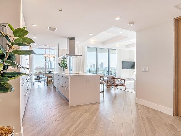 3rd image of 17301 Biscayne Blvd APT 1609