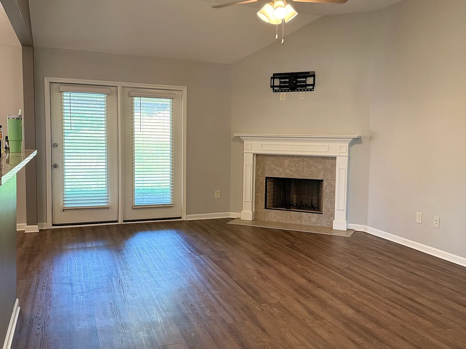 4 bed, 1700 sqft, $2,100 — Photo 3