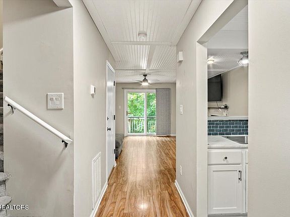 2nd image of 627 Shadywood Ln