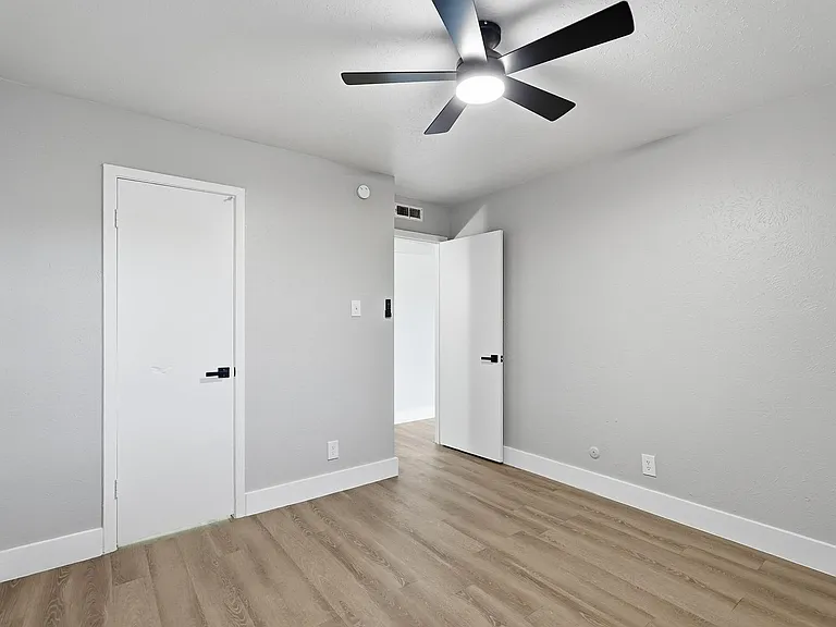 South Crest Apartments — Photo 107