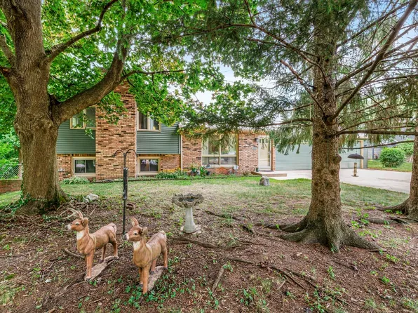 18015 Chipstead Dr, South Bend, IN 46637