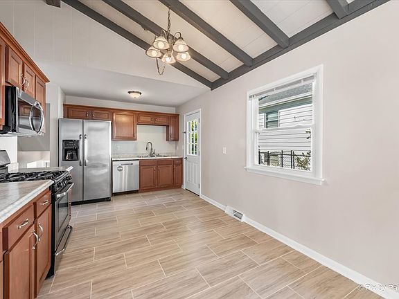 5th image of 6 Knollwood Dr