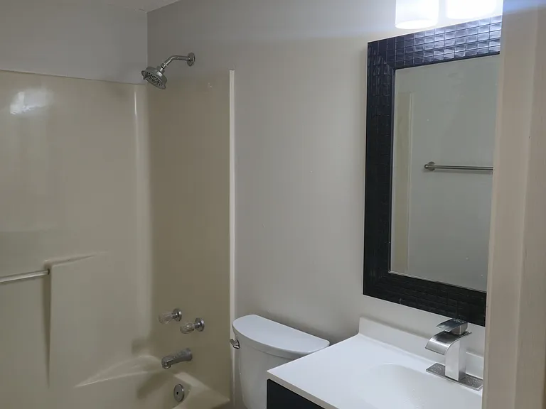 1917 Heartland Dr — Photo 10